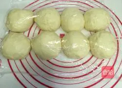 Illustration of how to make raisin rolls (Chinese type) 6