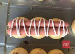 Illustration of how to make ham bread 7