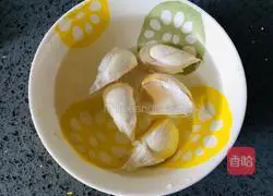 Illustration of how to make garlic bread sticks comparable to those in a bakery in a few simple steps 1