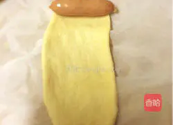 Illustration of making fancy sausage bread 3