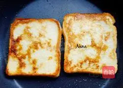 Illustration of how to make French toast 2