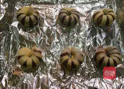 Illustration of making bean paste bread 19