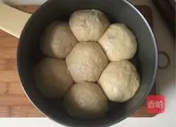 Illustration of how to make squid cheese flower bread 12