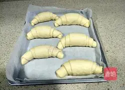 Illustration of how to make croissants 11