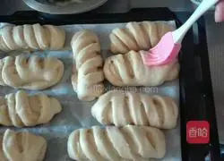 Milk Coconut Bread Recipe Illustration 15