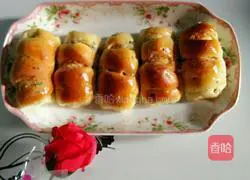 Illustration of how to make chives and meat floss bread rolls 12