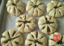 Illustration of making bean paste bread 10