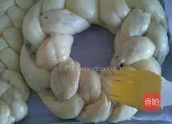 Corn Oil Garland Bread Recipe Illustration 13