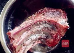 Mysterious Illustration of how to make grilled lamb chops with rosemary 1