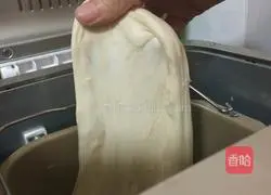 Illustration of how to make cute rabbit sausage bread 2