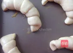 Illustration of how to make croissants 7