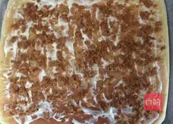 Illustration of how to make chives, sesame and meat floss rolls 10