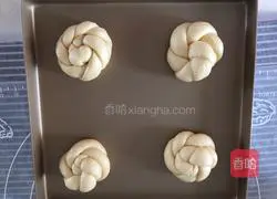 Illustration of how to make light butter bread 11