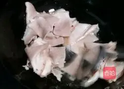 Illustration of how to make twice-cooked pork with a big knife 4