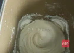 Illustration of how to make bread with a bread machine 4