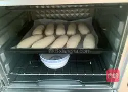 Illustration of how to make chive bread 9