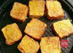 Illustration of how to make fried bread slices 5