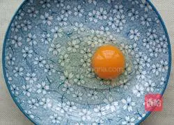 Illustration of how to make egg fried bread 3