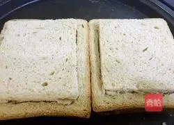 How to make egg, ham and toast Illustration 5