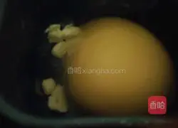 Illustration of how to make pumpkin bread rolls 4 