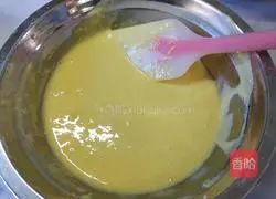 Illustration of how to make eight-inch chiffon cake 7