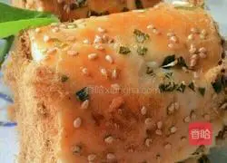 Illustration of how to make meat floss bread 10