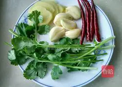 Illustration of how to make pickled cabbage, tofu and fish head soup 4