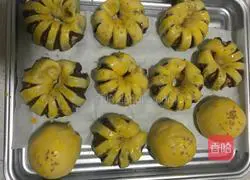 (plain flour) Illustration of how to make bean paste bread 17