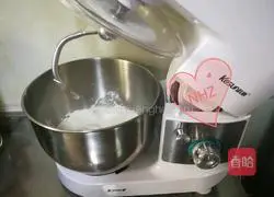 Illustration of how to make salad and meat floss hand-pulled bread 1