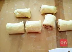 Illustration of how to make cinnamon rolls 8