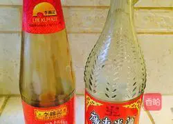 Illustration of how to stir-fry Xiangxi bacon with kale 9