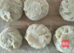 Hot bread...Illustration of how to make egg, zucchini and onion stuffing 19