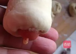 Illustration of how to make Q-intestine buns 4