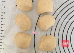 Illustration of how to make bean paste bread 9