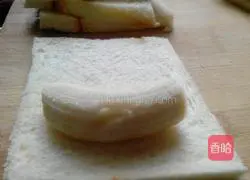 Illustration of how to make banana bread rolls 3