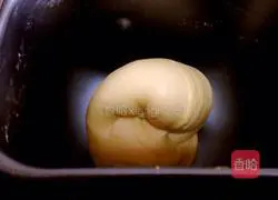 Illustration of how to make bacon rolls 2