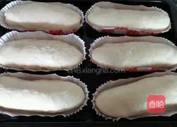 Illustration of how to make scallion ham and cheese bread 12