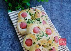 Illustration of how to make green onion sausage bread 7