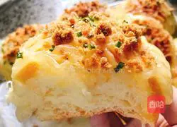 Illustration of making soft onion and meat floss bread 11