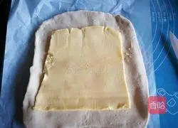 Illustration of how to make Danish crispy bread rolls 7