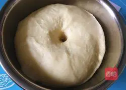 Illustration of how to make scallion, meat floss, ham and cheese bread 5