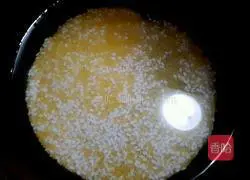 Illustration of how to make meat floss porridge 3