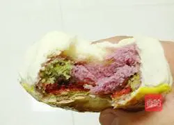 Illustration of how to make colorful bagels 17