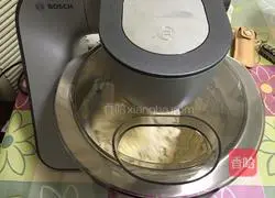 Illustration of how to make raisin and coconut bread 1