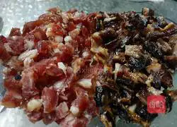 Illustration of how to make fried glutinous rice with preserved meat 3 