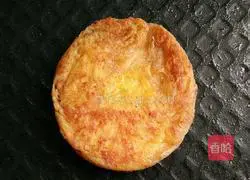 Illustration of how to make egg fried bread 8