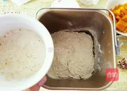 Illustration of how to make stuffed caterpillar bread 4