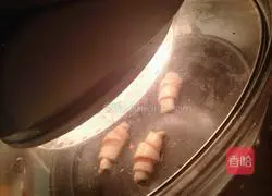 Illustration of how to make crispy strawberry croissant 6