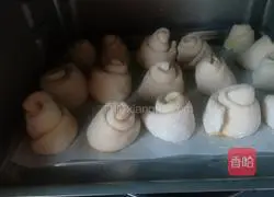 Illustration of how to make coconut stuffed bread 4