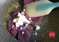 Illustration of how to make purple potato hand-shredded bread 2